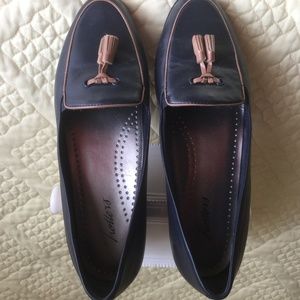 Nearly New - Trotters - navy loafers size 8M